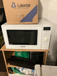 Microwave for sale/ Micro-onde a vendre 