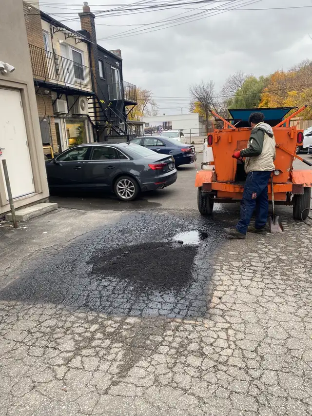 Parking Lot Sealing, Paving, Parking Lot Repair in Interlock, Paving & Driveways in Mississauga / Peel Region - Image 10