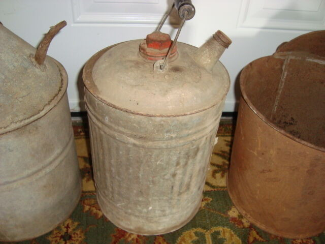 3 VINTAGE METAL FILLING CANS in Arts & Collectibles in Norfolk County - Image 3