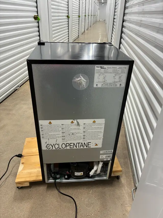 Hamilton Beach Mini Fridge479102393490483201
