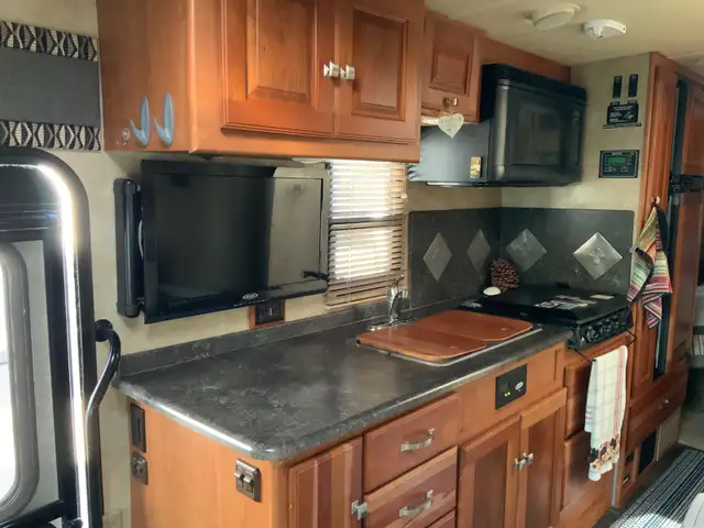 2012 Itasca Cambria 29ft motorhome in RVs & Motorhomes in Cowichan Valley / Duncan - Image 8