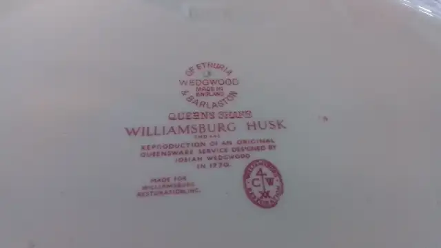 WEDGWOOD QUEENS SHAPE PLATTER 13.5 - WILLIAMSBURG HUSK - ENGLAND in Arts & Collectibles in City of Toronto - Image 4