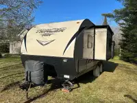 2018 Prime Time Tracer AIR 215 24’ Travel trailer