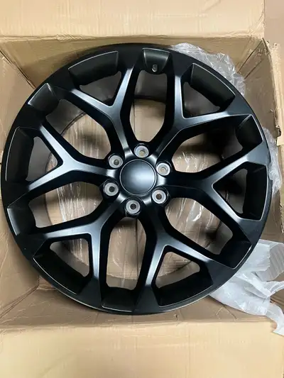 Hi, I am selling a single Performance Replica PR176 wheel in matte black. Only 1 wheel is available...