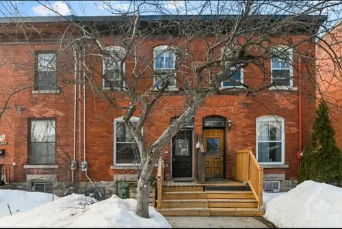 Spacious and fully furnished Room in the HEART of sandy hill. Perfect for students. Room is in a 5-b...