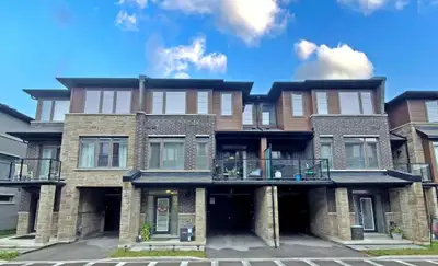Welcome to 30 Times Square Blvd, Hamilton! Stunning freehold townhouse by Losani Homes in a prime lo...