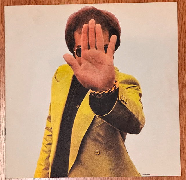 Elton John-Don't Shoot Me I'm Only The Piano Player Booklet-1973 in Arts & Collectibles in City of Toronto - Image 3