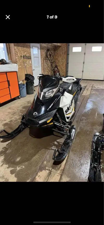 Open to trades Sled is in mint condition everything works as it should no scratches / dents 3100 km...