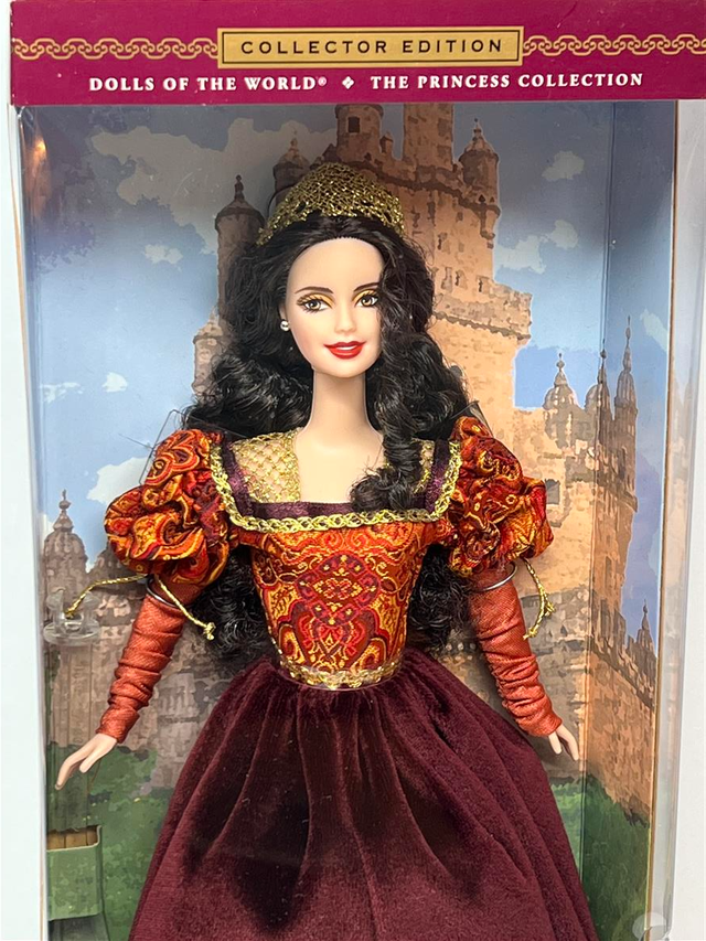 Vintage 2002 Princess of the Portuguese Empire™ Barbie doll in Arts & Collectibles in Edmonton - Image 5