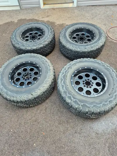 Ok! Who needs some wheels and tires for your #jeep ?! BFG K02 315/70/R17 on fuel wheels. Comes with...