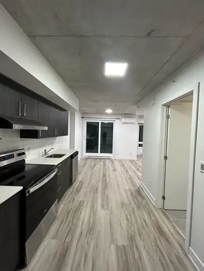 Studio style Loft Disponible maintenant PROMO : 1 mois GRATUIT (Bail de 12 mois) Caractéristiques du...