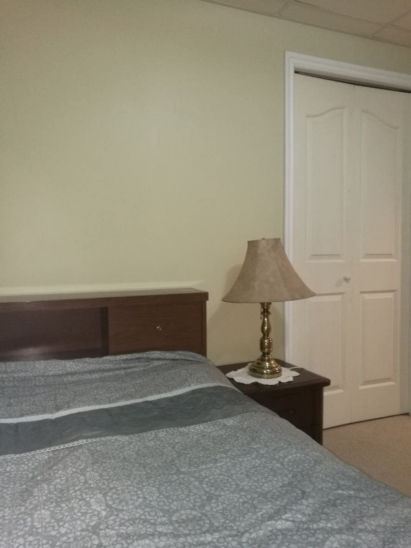 walk distanc to Lakeland College/ Walmart./Holy Rosary school Room