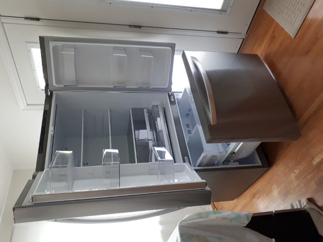LG fridge, still under warranty Refrigerators Barrie Kijiji