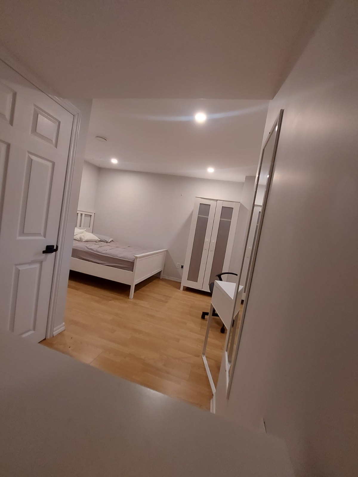 Cession de bail – Grande chambre meublée, TOUT inclus - FILLE — photo 1