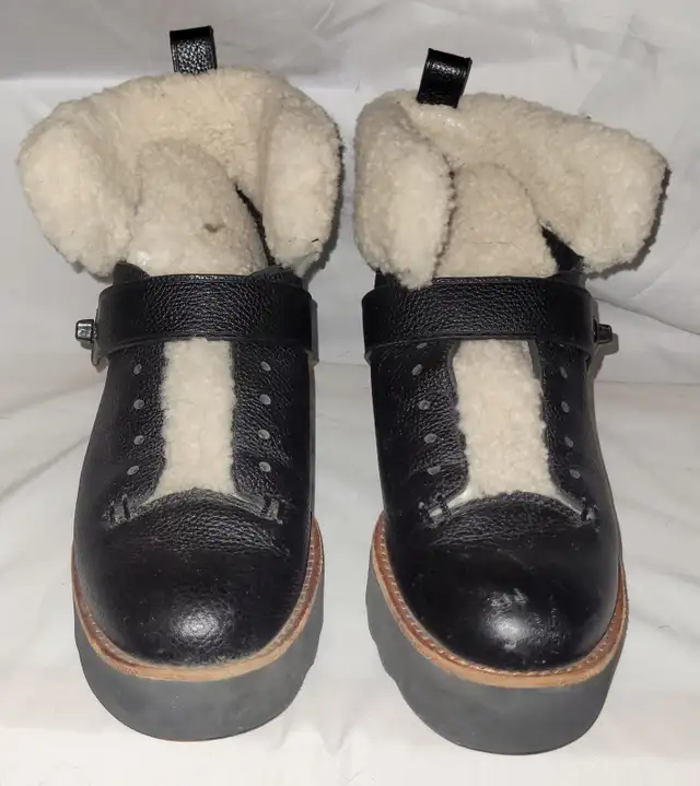 Womens Laurentian Chief Mukluks / Coach Shearling hiker Boots in Women's - Shoes in Red Deer - Image 7