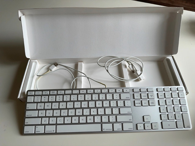 Apple Wired Aluminium Keyboard - Complete in Box in Mice, Keyboards & Webcams in Winnipeg - Image 2