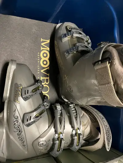 I am selling a pair of Head Dream women's ski boots with a size of 24.5. These boots are perfect for...