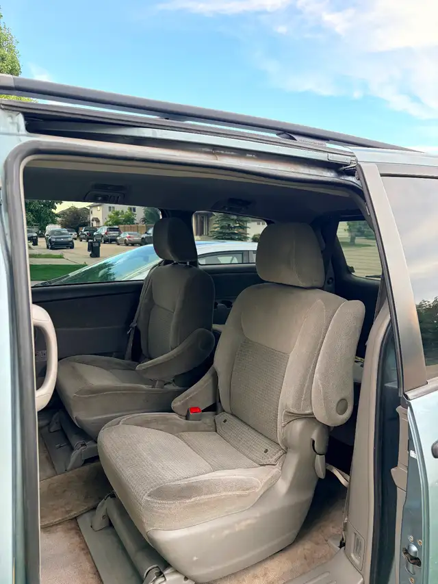 2010 Toyota Sienna- light blue492697835852288009