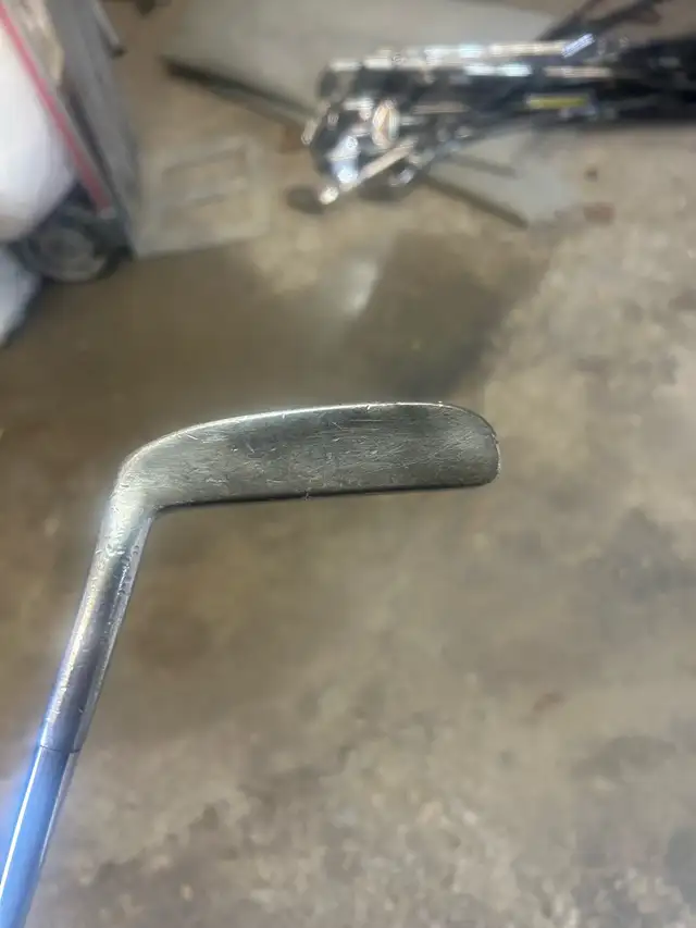 Wilson Staff 8813 putter in Golf in Mississauga / Peel Region - Image 5