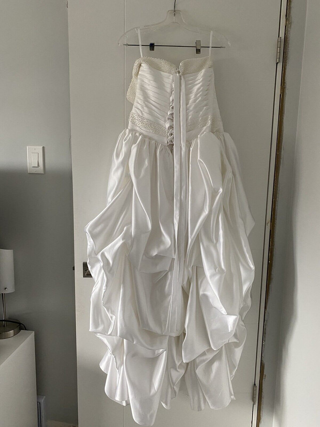 Wedding Dress with Detachable Train in Wedding in Medicine Hat - Image 4