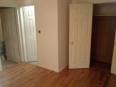 Room for rent in Parkdale area. Available April 1st. Month to month.$800 a month. First and last req...