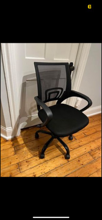 Desk chair with back support