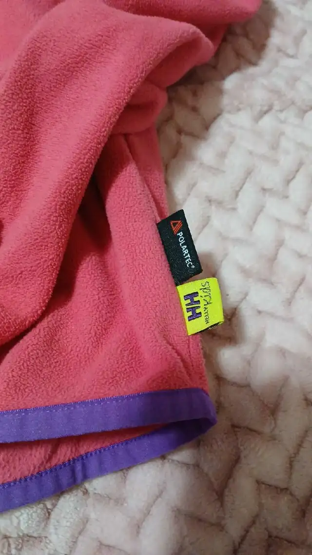 Helly Hansen Fleece Jacket Girl Size 10-12 in Kids & Youth in Calgary - Image 3