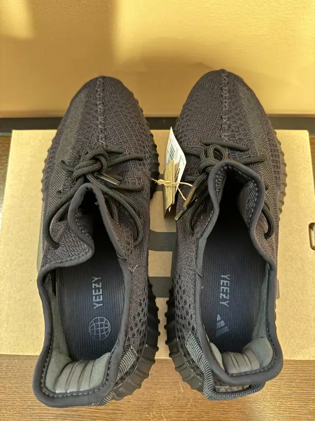Adidas Yeezy Boost 350 V2 Onyx – Size 11 (Brand New) in Men's Shoes in Windsor Region - Image 4