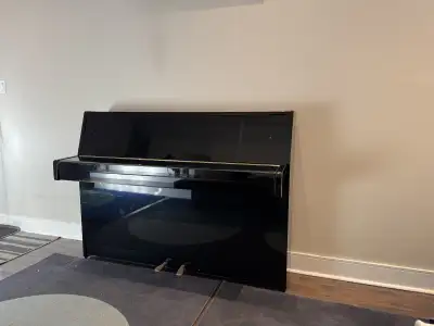 Yamaha E108 Piano, View more