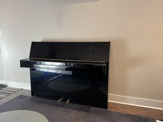 Yamaha E108 Piano in Pianos & Keyboards in City of Montréal - Image 2