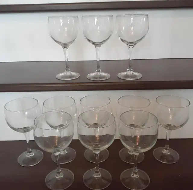 11 elegant simple Crystal Wineglasses Wine Glass in Kitchen & Dining Wares in Markham / York Region - Image 3