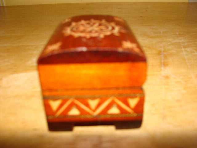 Petit coffre en bois, très joli dans Art et objets de collection  à Laval/Rive Nord - Image 4