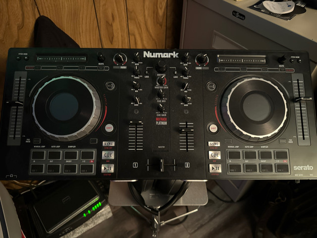 Contrôleur DJ Numark dans Appareils électroniques  à Ville de Québec