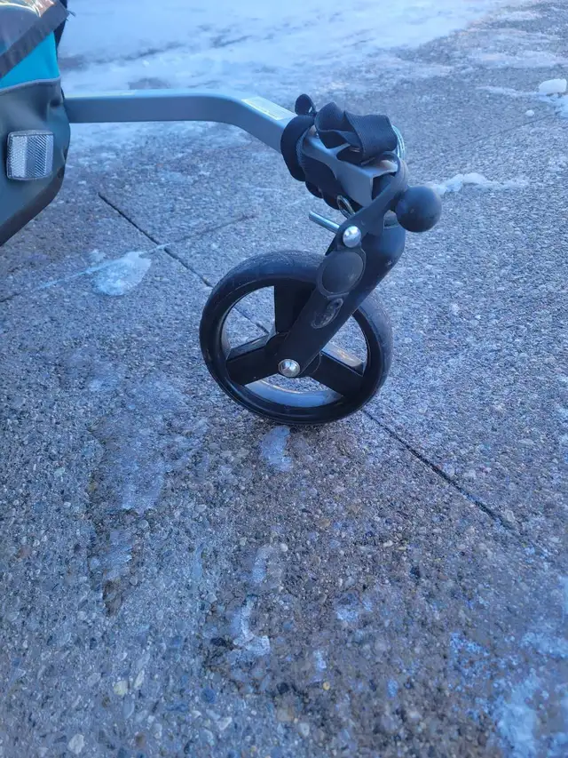 Thule Bike stroller/walking stroller in Strollers, Carriers & Car Seats in Mississauga / Peel Region - Image 7