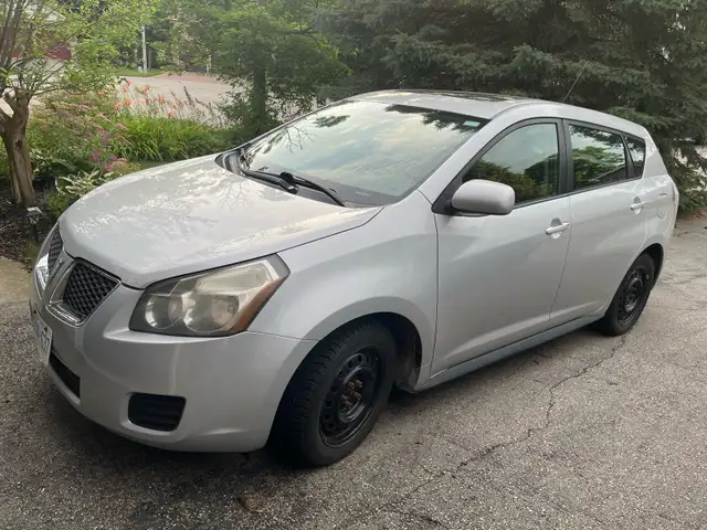 2009 Pontiac Vibe in Cars & Trucks in Cambridge - Image 2