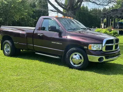 Dodge RAM 3500HD 5,7 Hemi 161500KMS automatic 2 x 6 never saw winter. Very very clean fifth-wheel at...