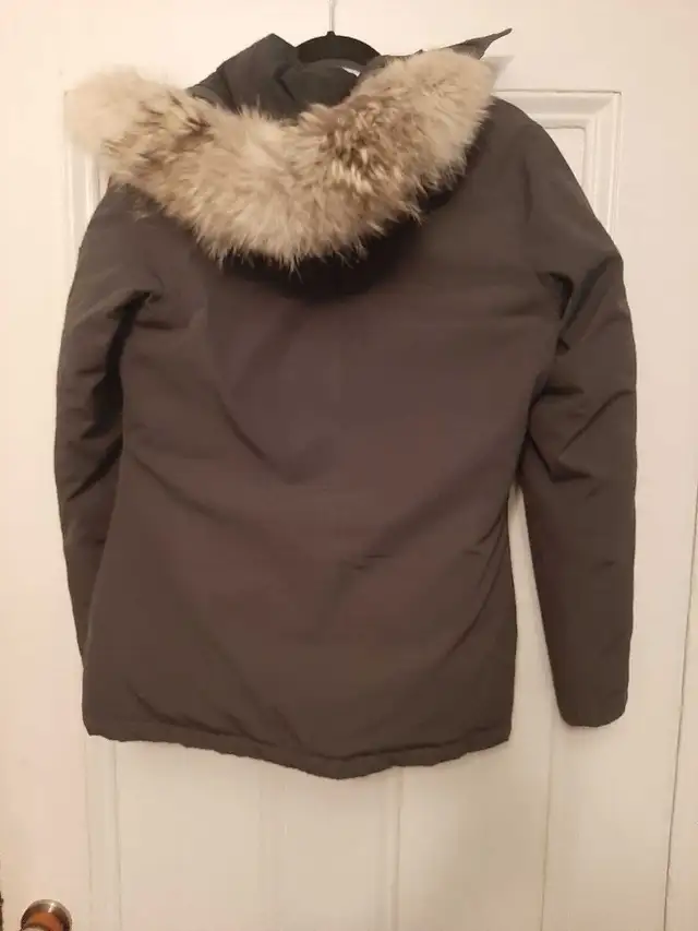 Canada goose in Women's - Tops & Outerwear in Saint John - Image 6