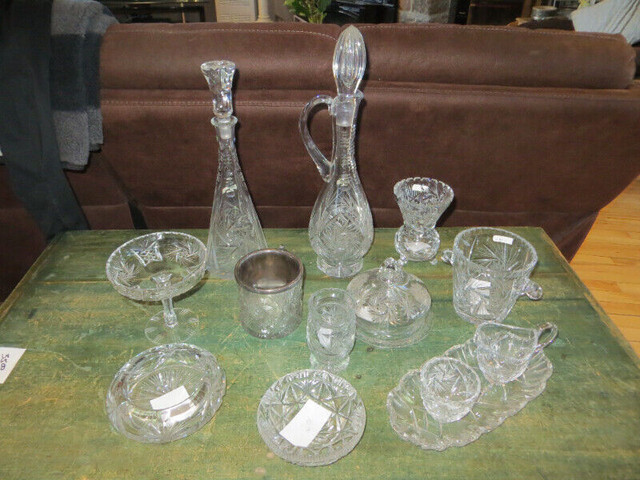 LOT CRYSTAL VERRE TAILLÉ BEURRIER CARAFE BOL BONBON VASE SEAU dans Vaisselle et articles de cuisine  à Ville de Québec