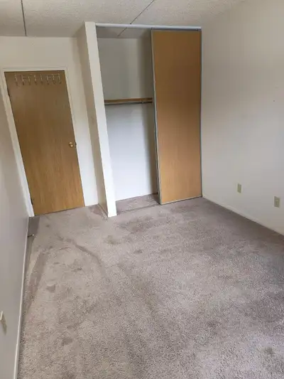 1 Private Bedroom available in a 2 bedroom 1 bathroom Apartment Rent: $600 + utilities per month. Wa...