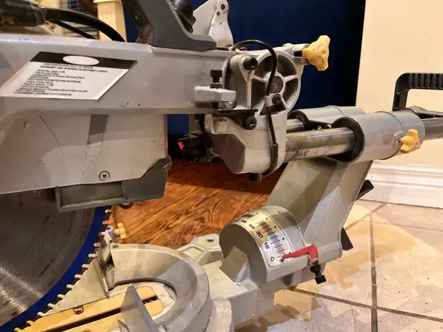 Mastercraft maximum 12” dual / laser saw mitre $250 firm in Power Tools in Markham / York Region - Image 5