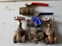 Assorted 1-in valves