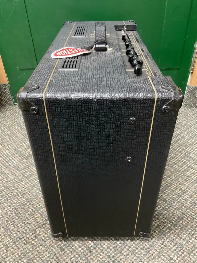 VOX AC15C1 CUSTOM 2 CHANNEL 15WATT 1X12 in Amps & Pedals in North Bay - Image 4
