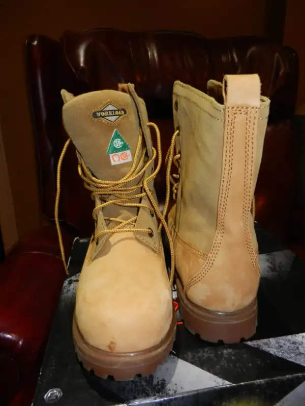 New Women Work boots/Nouveau Bottes de travail pour femmes 9W in Women's - Shoes in Laval / North Shore - Image 2