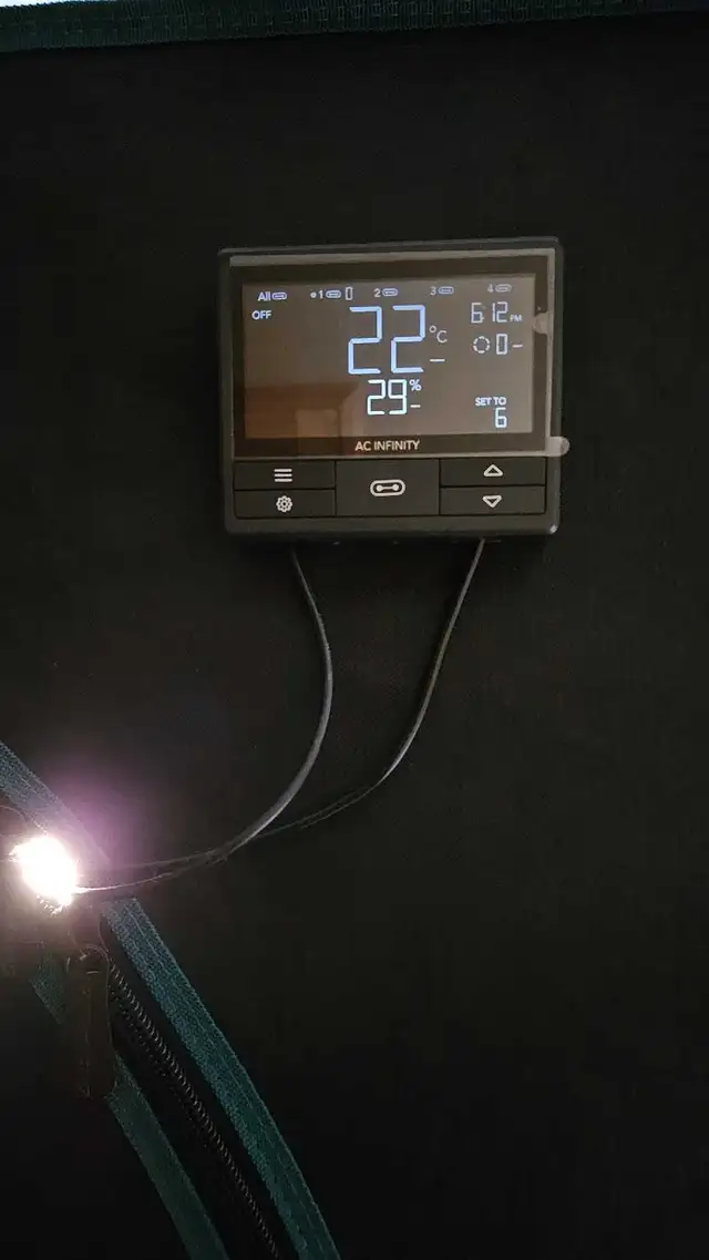 INDOOR GROW TENT - EVERYTHING YOU NEED in Other in Edmonton - Image 4