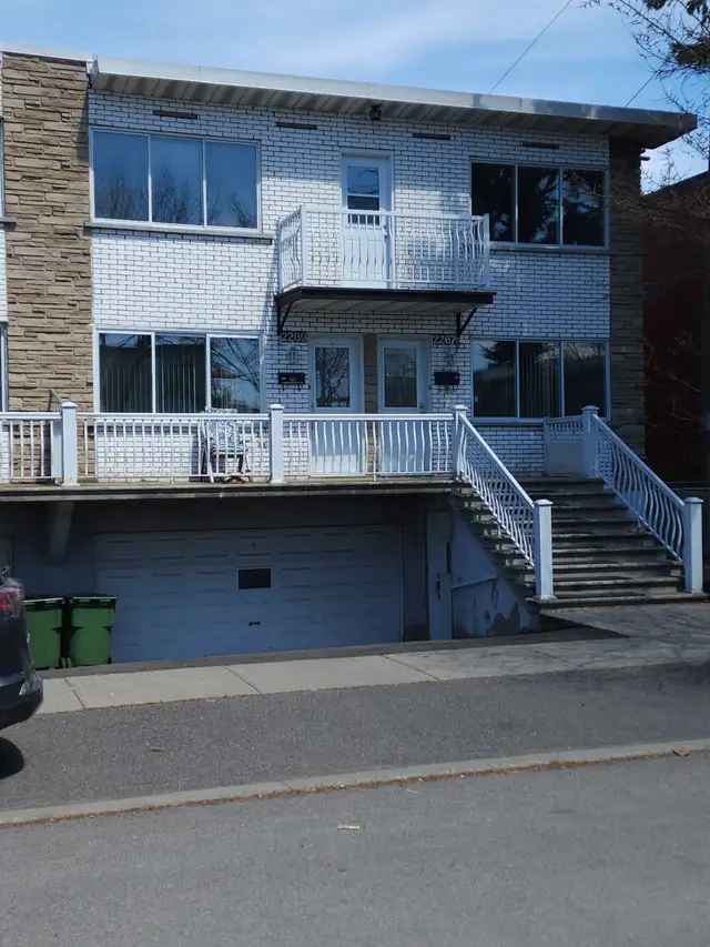 5 1/2 with air conditioner and 2 balconies