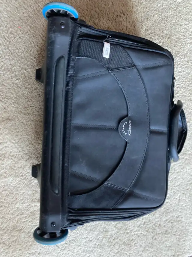 Kensignton Pilot Case in Bags & Luggage in Peterborough - Image 5