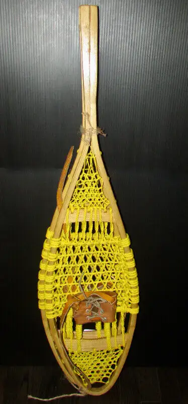 TRÈS BONNE PAIRE DE RAQUETTES  AVEC HARNAIS PRIX $85, View more