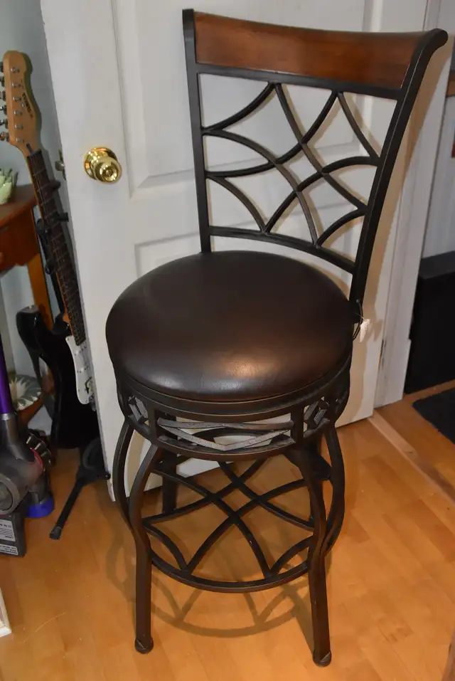 Quality Bar Stools (ALL SINGLES) in Chairs & Recliners in Stratford - Image 6