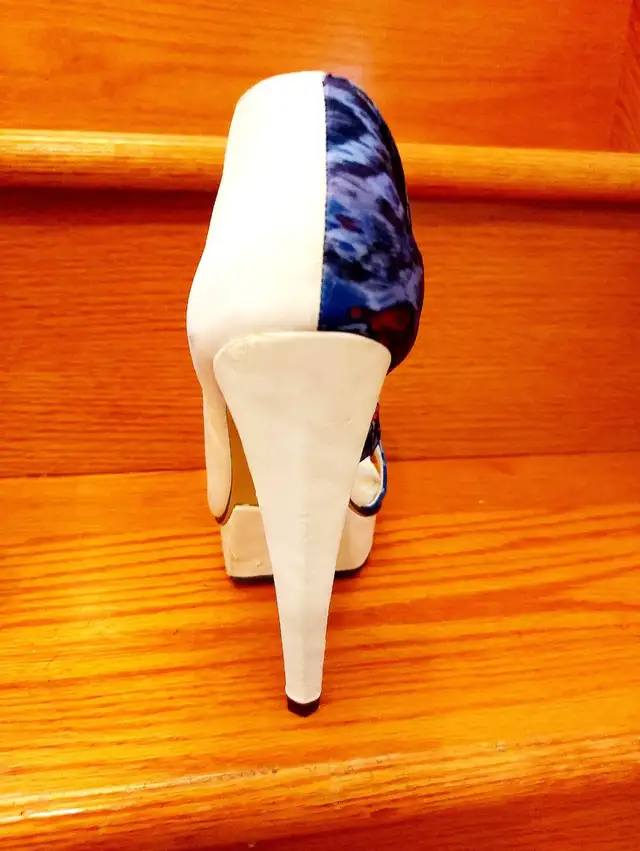 White Michael Antonio Heels/Boots in Women's - Shoes in Mississauga / Peel Region - Image 5