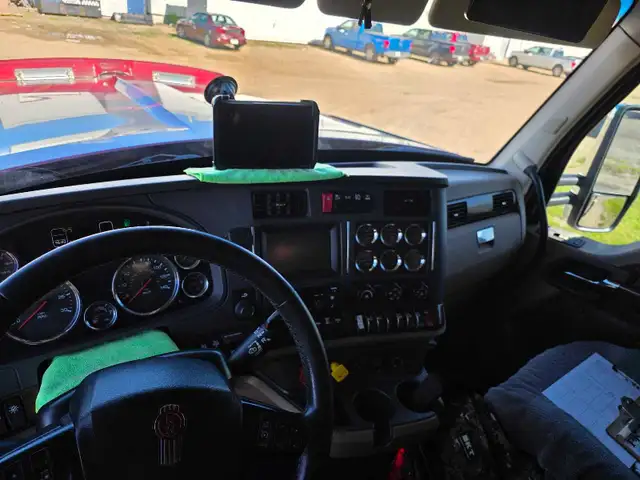 Kenworth W990 in Heavy Trucks in Regina - Image 9